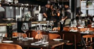 Associação de Bares e Restaurantes contesta alterações do vale-refeição em MP 1 Alterações do vale-refeição