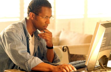 Contribuinte deve receber informe de rendimentos do Imposto de Renda 2023 até 28 de fevereiro