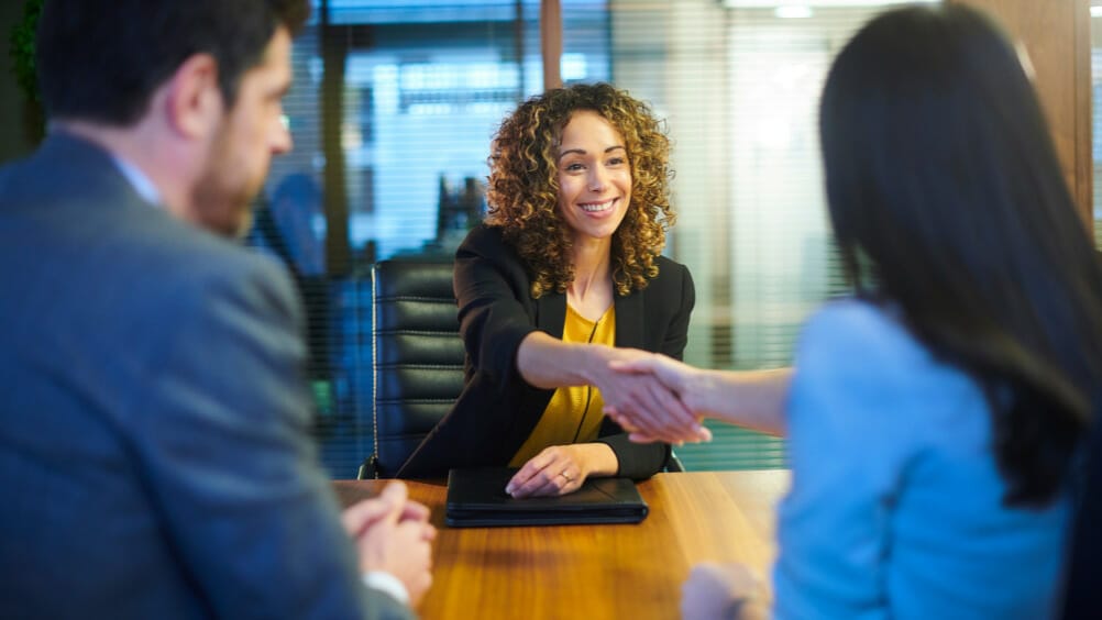 O que as empresas preferem mais ao contratar Diploma ou experiencia no cargo