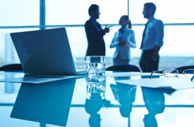 Transforme seu dia de trabalho: 5 estratégias para aumentar sua felicidade no escritório
