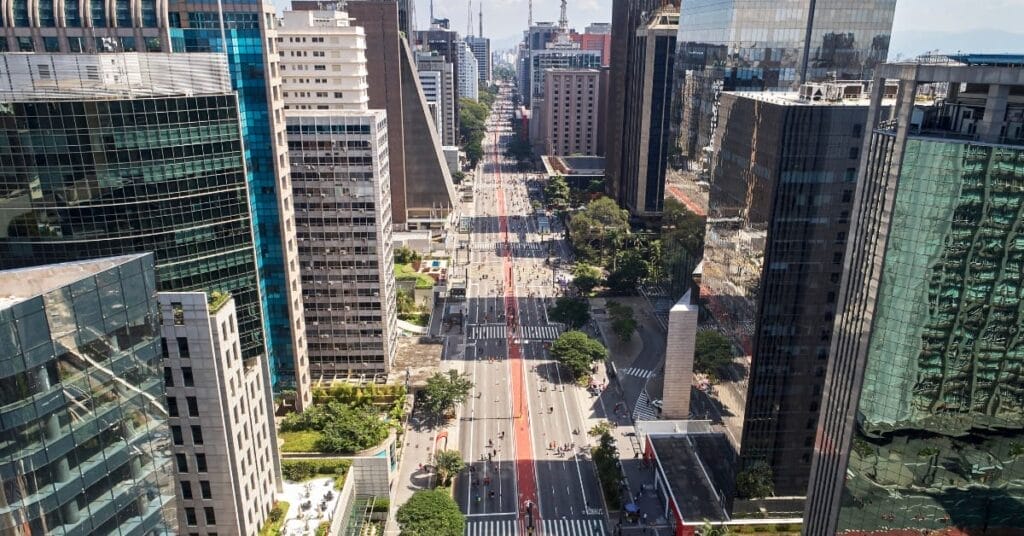 A Ascensao da Gentrificacao na America Latina Impactos e Desafios
