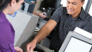 Justiça Condena Instituição Financeira por Cobrança Indevida de Serviço não Contratado