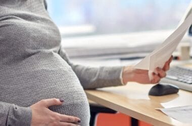 Decisão Judicial Garante Indenização por Estabilidade Provisória à Aprendiz Grávida