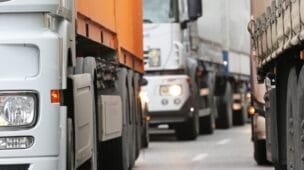 Megaoperação na Ponte Internacional da Amizade Receita Federal Apreende Três Carretas e Dois Caminhões Avaliados em R$10 Milhões