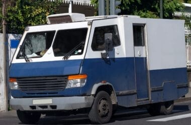 Transportadora de Valores é Condenada por Morte de Empregados em Acidente com Carro-Forte