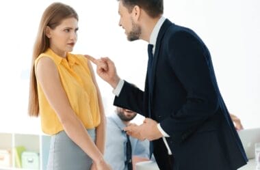 Gerente de Restaurante Humilhada por Chefe de Cozinha Ganha Indenização por Dano Moral