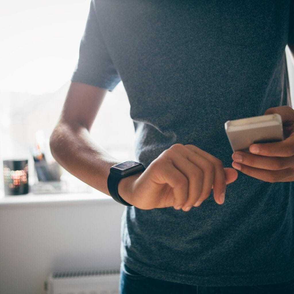 Venda de Smartphones e Smartwatches sem Adaptador de Tomada Nao e Pratica Abusiva Decida TJRS