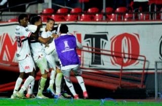 Mais jovem a marcar e contrato curto: quem é Lucca, herói da classificação do São Paulo