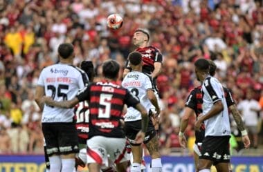 Quantos gols o Flamengo fez e sofreu de bola parada com Filipe Luís até a demissão do auxiliar? Veja | flamengo