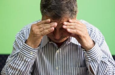 Bancário obtém reconhecimento de dispensa discriminatória por idade