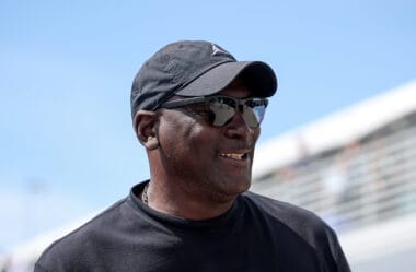 Emissora dos EUA quer “reviver anos 90” na NBA com R$ 430 bi e… Jordan