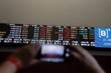 Ibovespa (IBOV) opera volátil com vendas no varejo e discurso de Powell; 5 coisas para saber ao investir hoje (15) – Money Times