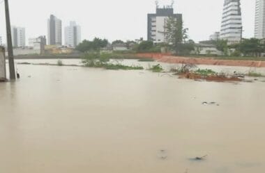 Chuva no Grande Recife suspende aulas e serviços públicos; prefeitura da capital orienta população a ficar em casa | Pernambuco