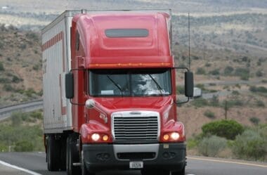 Decisão do STF Valoriza Negociação Coletiva e Exige Adequação das Empresas à Lei do Motorista